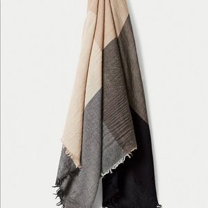 Aritzia colour block blanket scarf